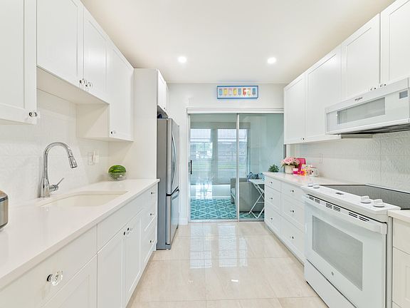 5th image of 32 Abbey Lane #205