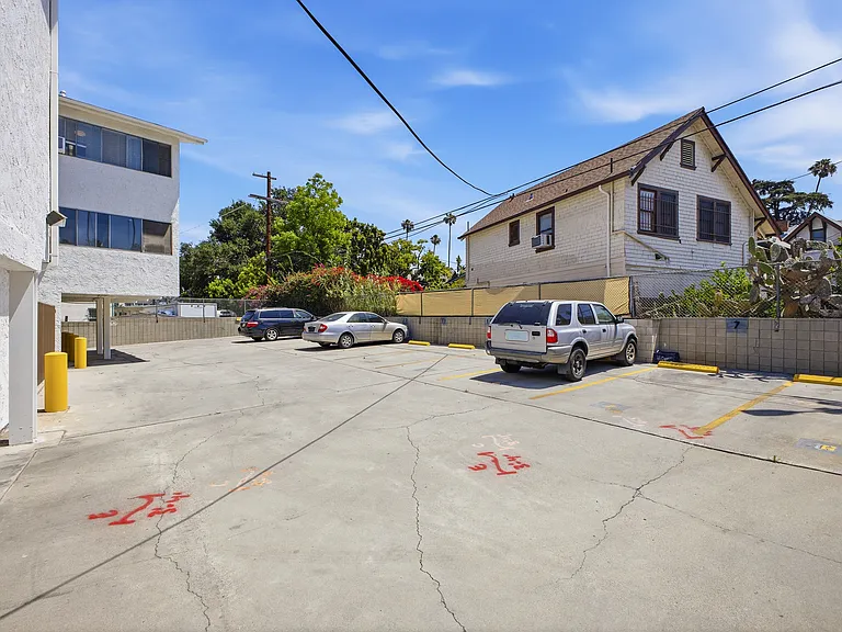 1922 S Hobart Blvd #9 — Photo 25