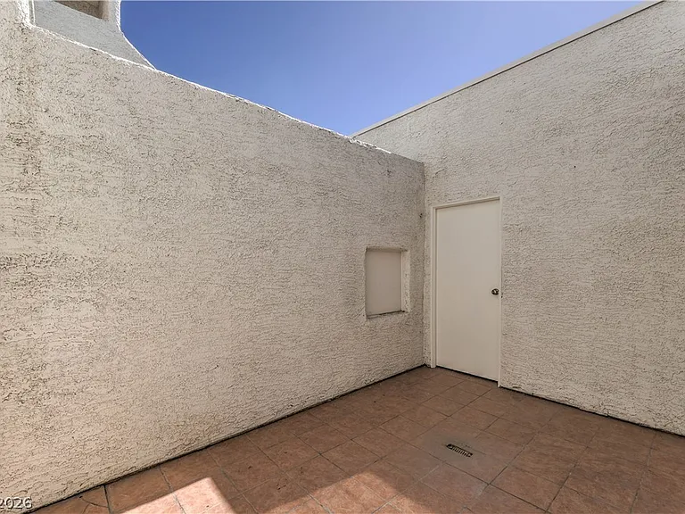 1800 Edmond St #122 — Photo 22