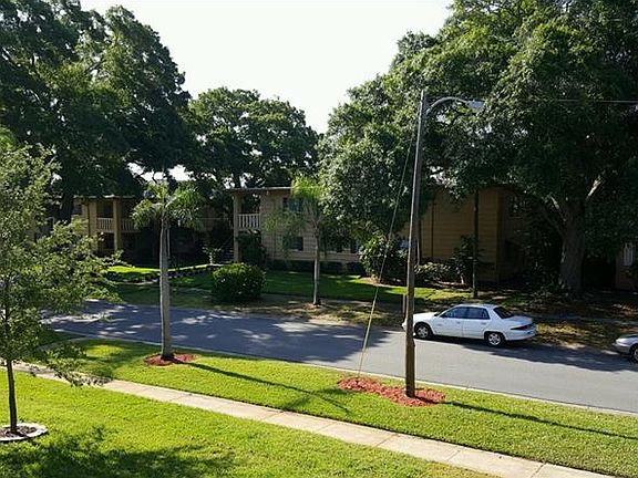 2nd image of 445 32nd Ave N #W202
