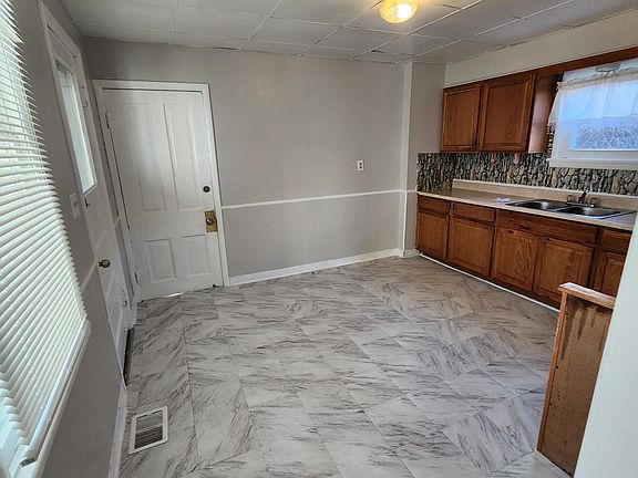 4th image of 3850 W 18th St