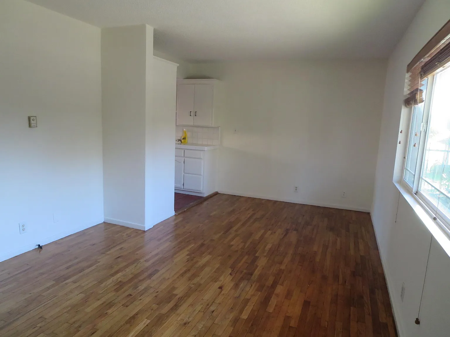 2 bed, 1200 sqft, $4,400 — Photo 3