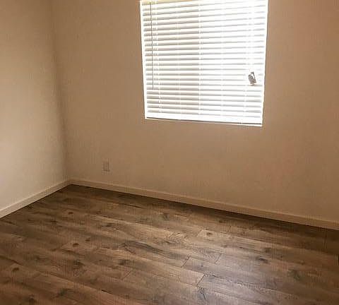 5th image of 912 Ventura Ave