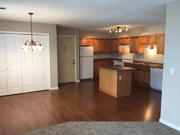 3rd image of 938 Wescott Trl