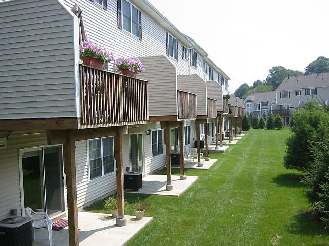 2nd image of 706 Larson Dr