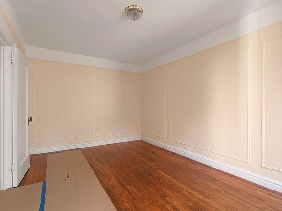 3rd image of 4861 Broadway APT 3V