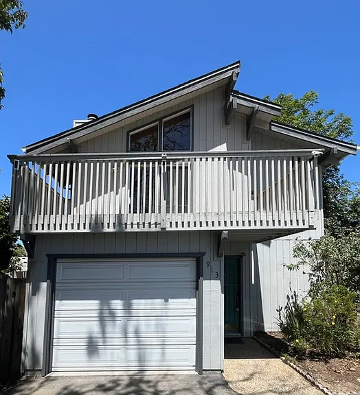 913 Rosedale Ave — Photo 2