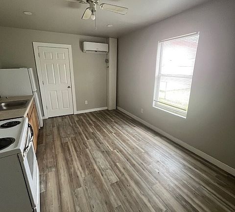3rd image of 1507 7th St #D