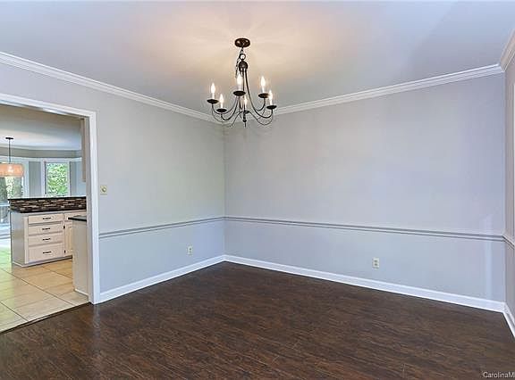 4th image of 940 Paul Revere Ln