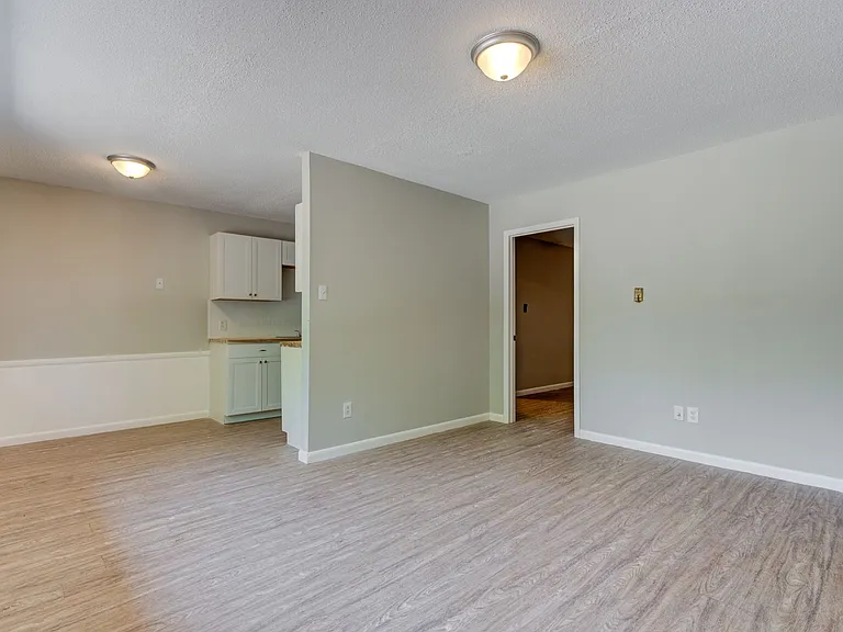 The Azalea: 1 & 2 Bedroom Apartments — Photo 5