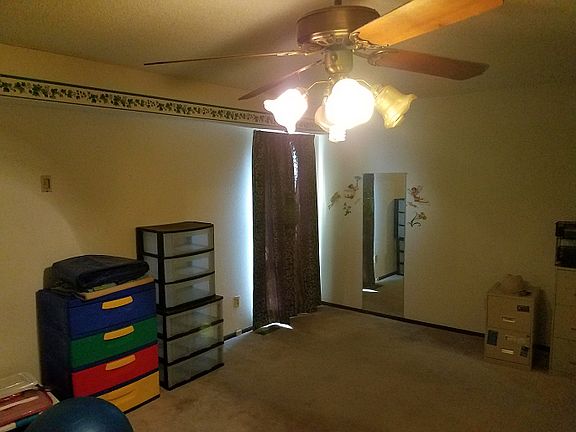 2nd image of 828 N Peniel Ave
