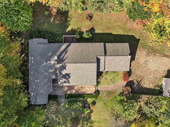 5th image of 23 Cider Mill Drive