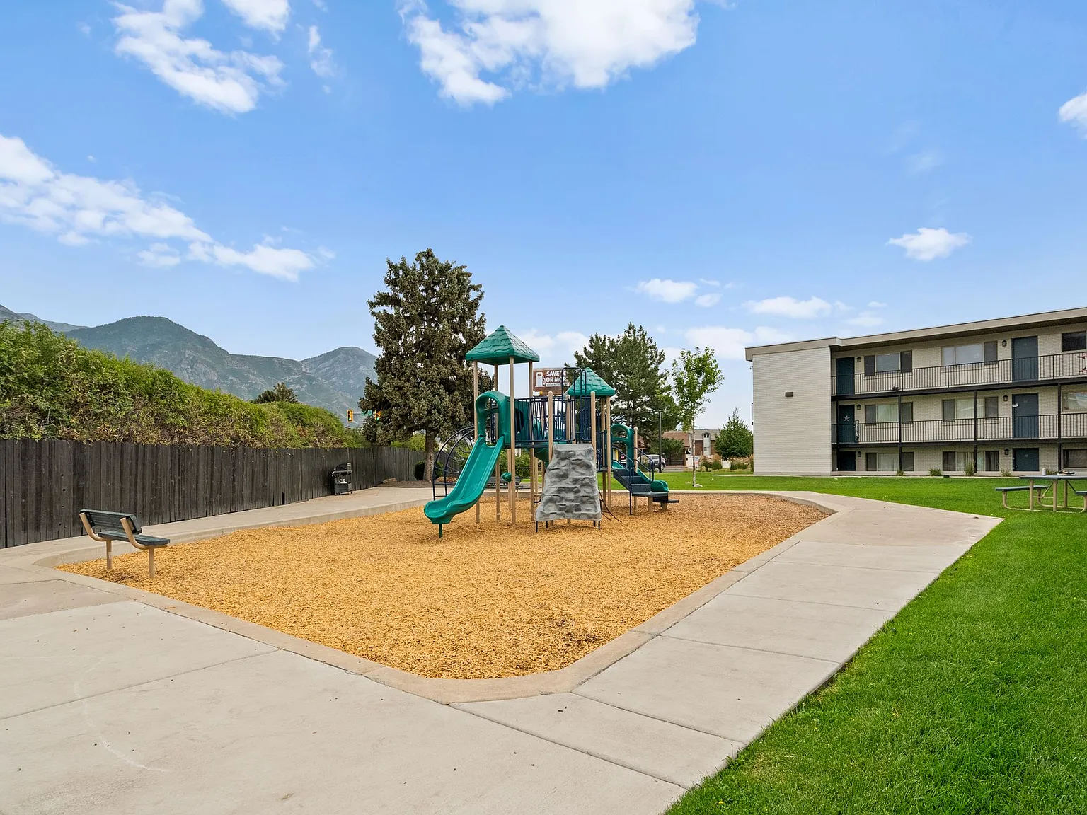 Grandview Manor — Photo 4