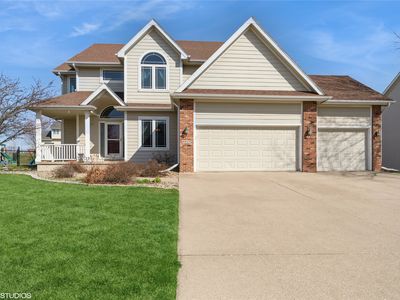 9827 Brookview Dr, Urbandale, IA, 50322
