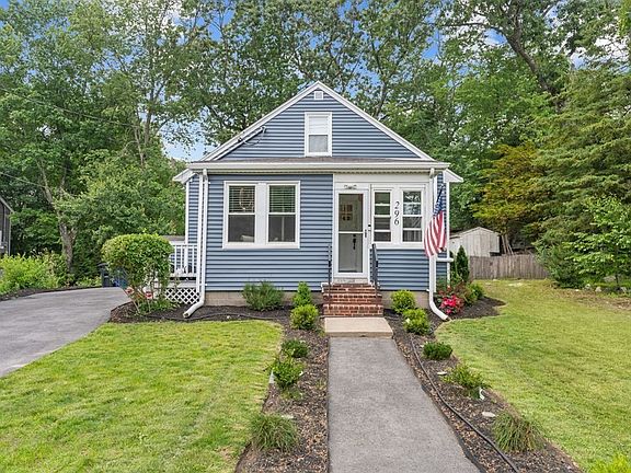 4th image of 296 Willow St