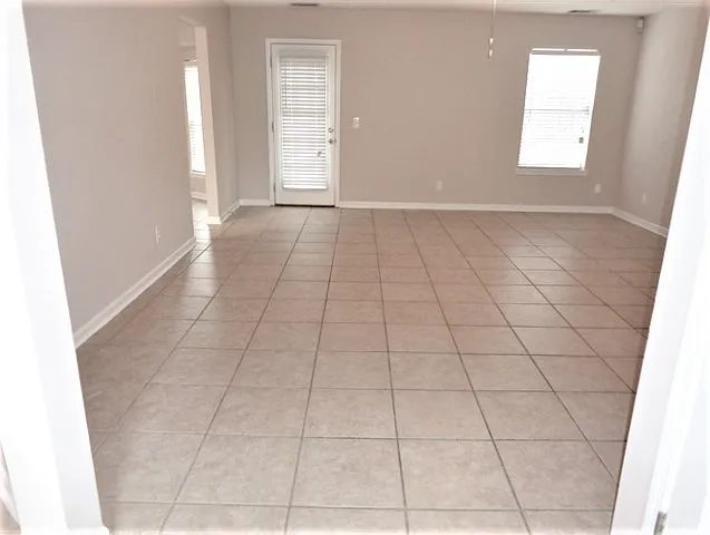 172 Parkside Dr — Photo 7