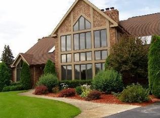 3090 Grove Ct, Saline, MI 48176