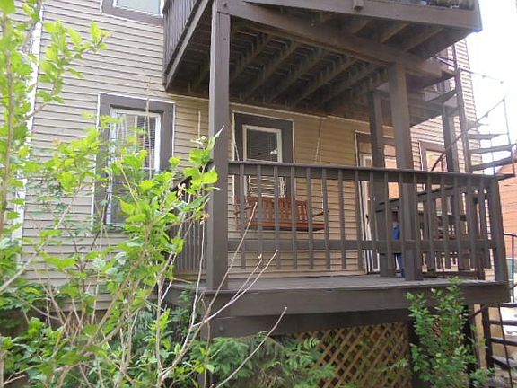5th image of 2623 Southport Avenue Coachhouse #1