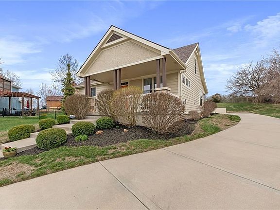 3rd image of 341 Cates Ct