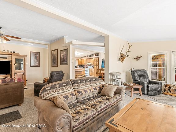 4th image of 15 Riverbend Ln