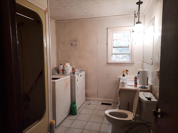 4th image of 120 Hillcrest Dr