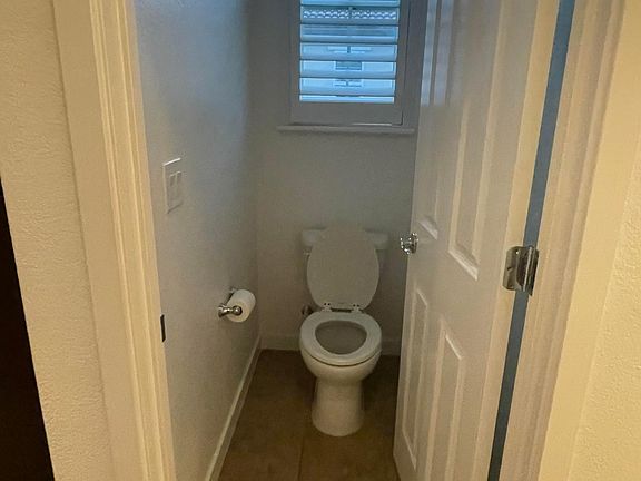 3rd image of 2025 Sycamore Grove Ln