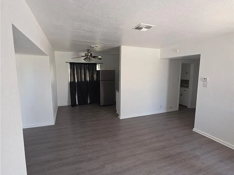512 E St — Photo 18