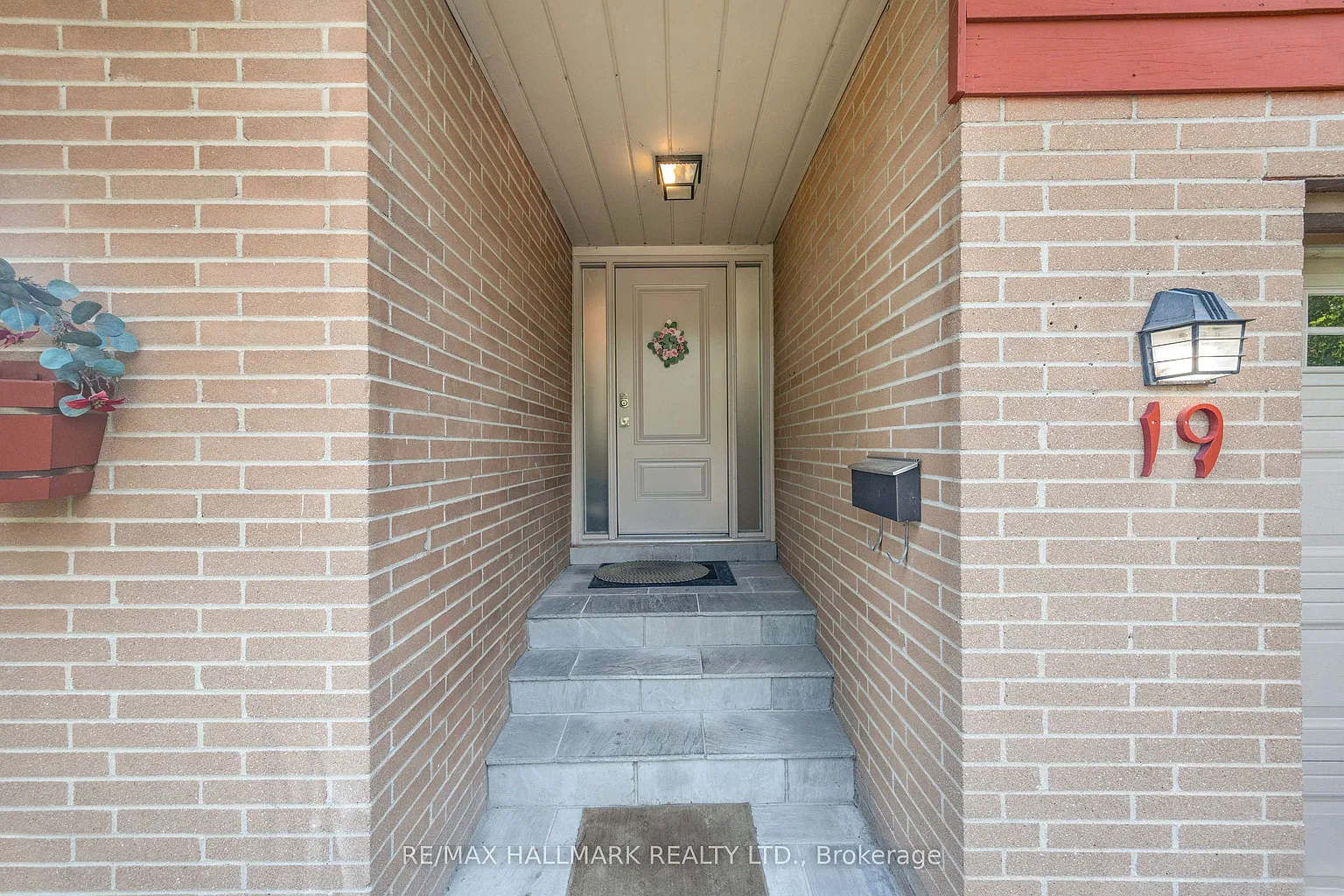 19 Talwood Dr photo 1