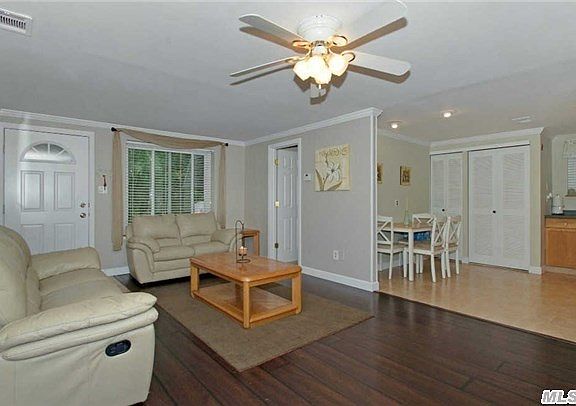 4th image of 652 W End Dr