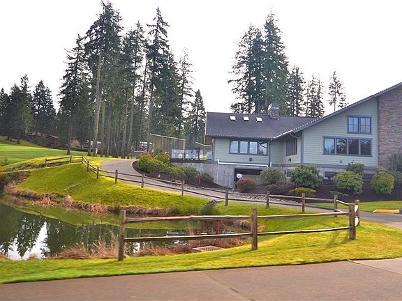 5th image of 231 E Blackberry Ln