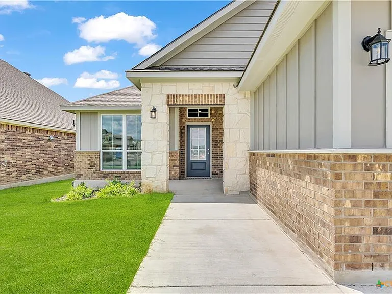 4537 Allison Dr — Photo 2