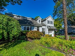 19 Hilltop Trl, Denville, NJ