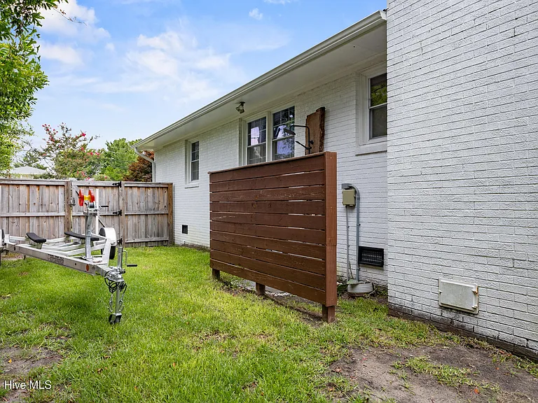 202 Windemere Rd — Photo 53