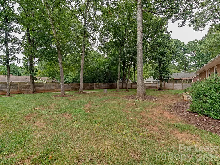 5646 Oak Dr — Photo 31