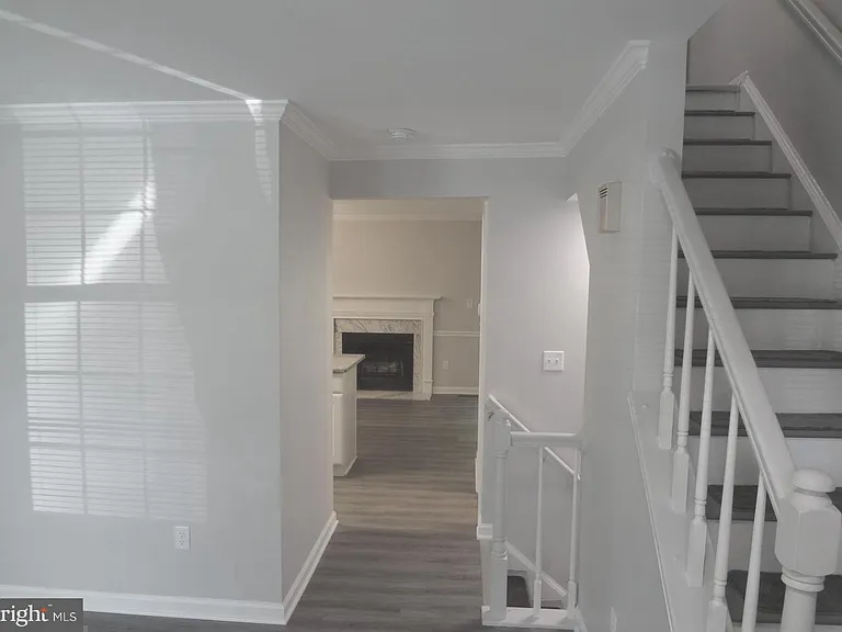 309 Bentley Ct — Photo 6