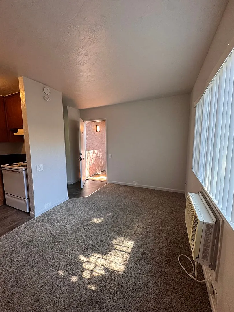 1808 H Street Apartments — Photo 3
