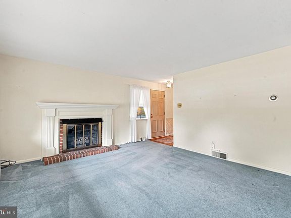 3rd image of 1435 Grace Rd