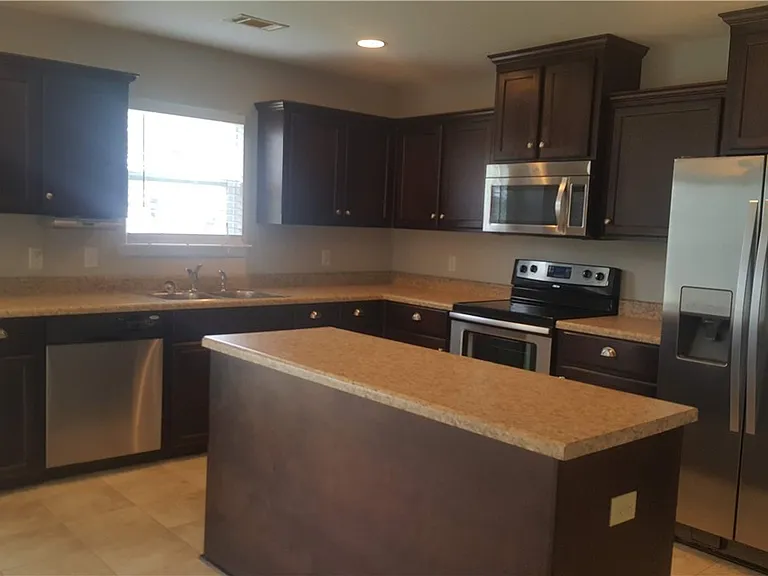37 Wesleyan Dr — Photo 5