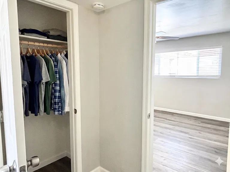 412 N 17th Dr #4 — Photo 9