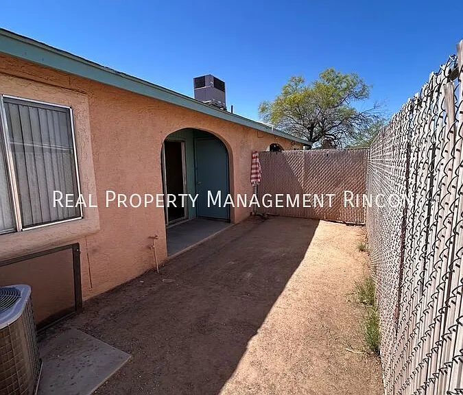 1417 N El Rio Dr — Photo 15