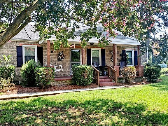 2nd image of 212 Simmons St