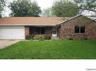 14 Hawthorn Ln, Pleasant Plains, IL 62677