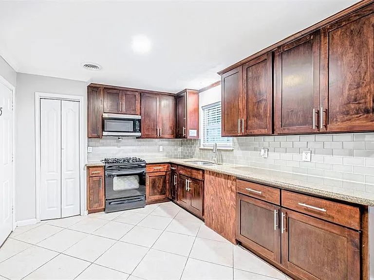 4106 Grapevine St #2 — Photo 3