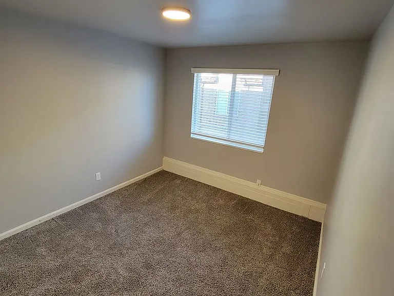 221 N Quince St — Photo 22