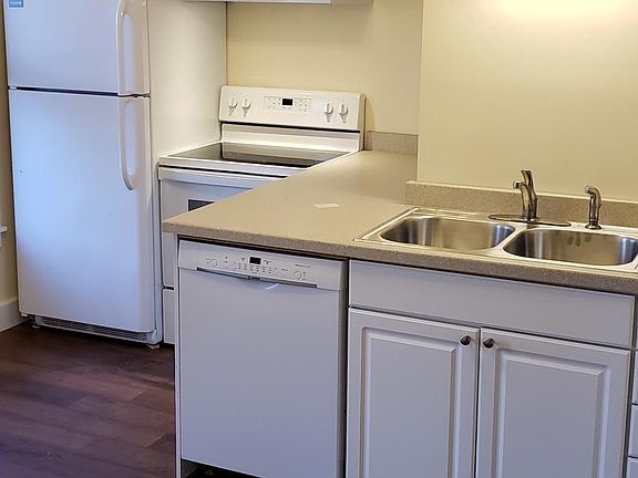 2nd image of 1233 W Jefferson Blvd #1