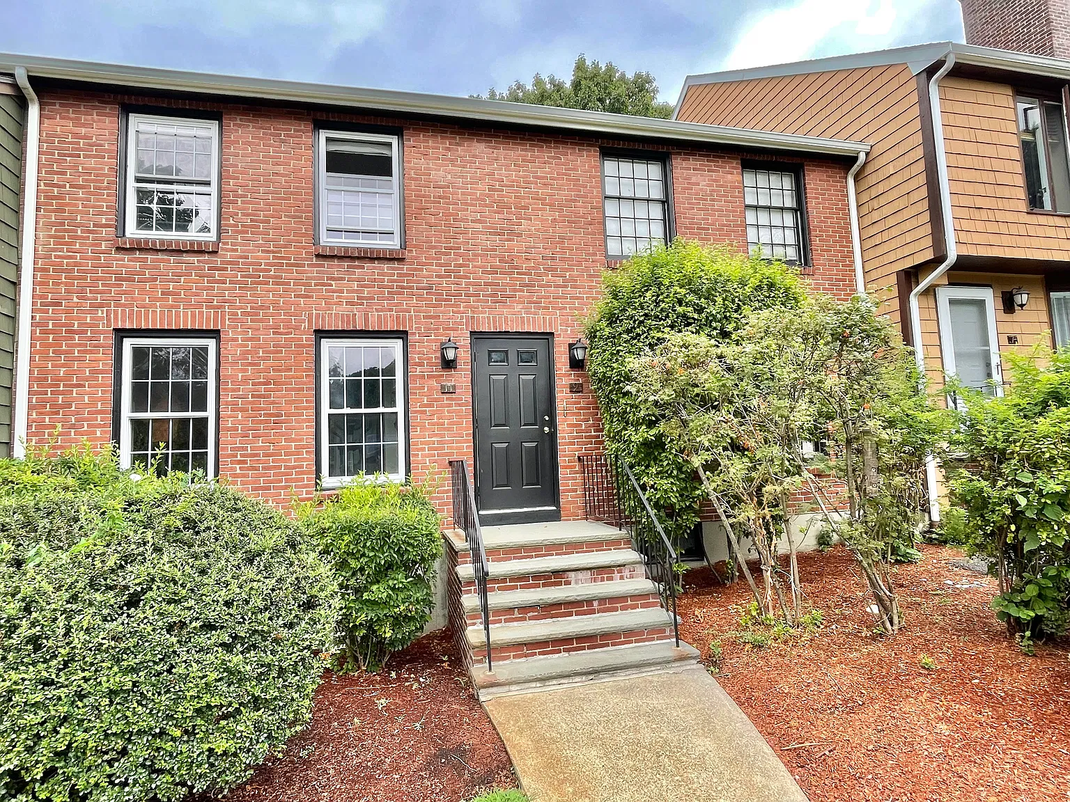 2 bed, 1.5 bath, 1054 sqft, $3,000 — Photo 1