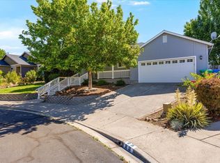 17 Meadowfield Cir, Eagle Pt, OR 97524