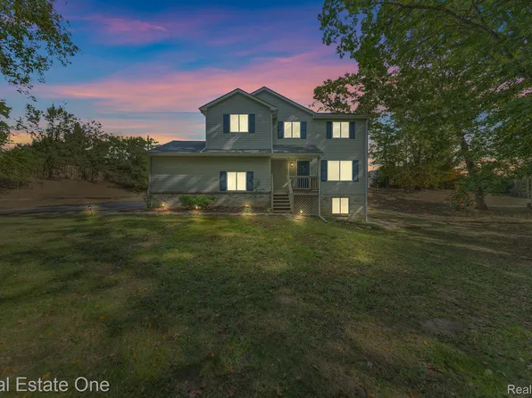 3030 Terry St, Walled Lake, MI 48390