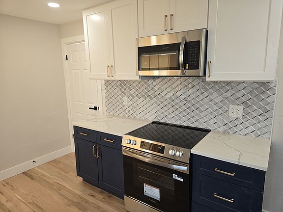 2nd image of 6139 E 33rd Ave #1