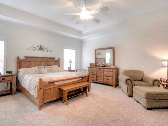 2nd image of 129 Southern Oaks Ln